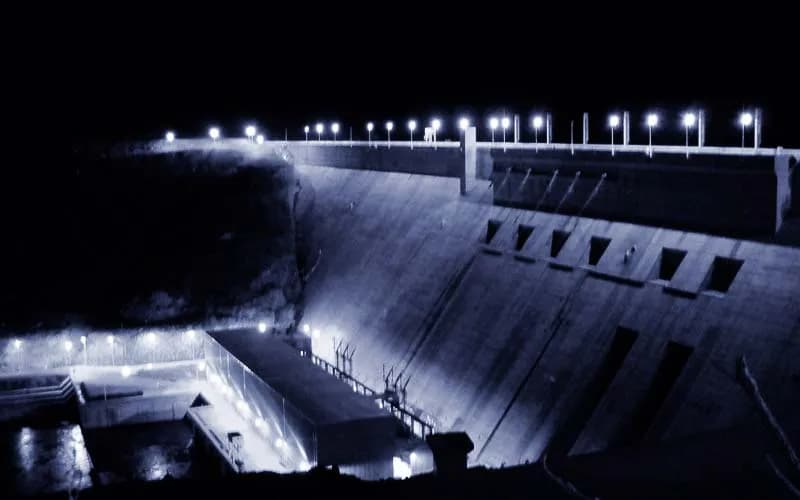 ILUMINACIÓN LED EN CENTRAL HIDROELÉCTRICA PIEDRA DEL ÁGUILA