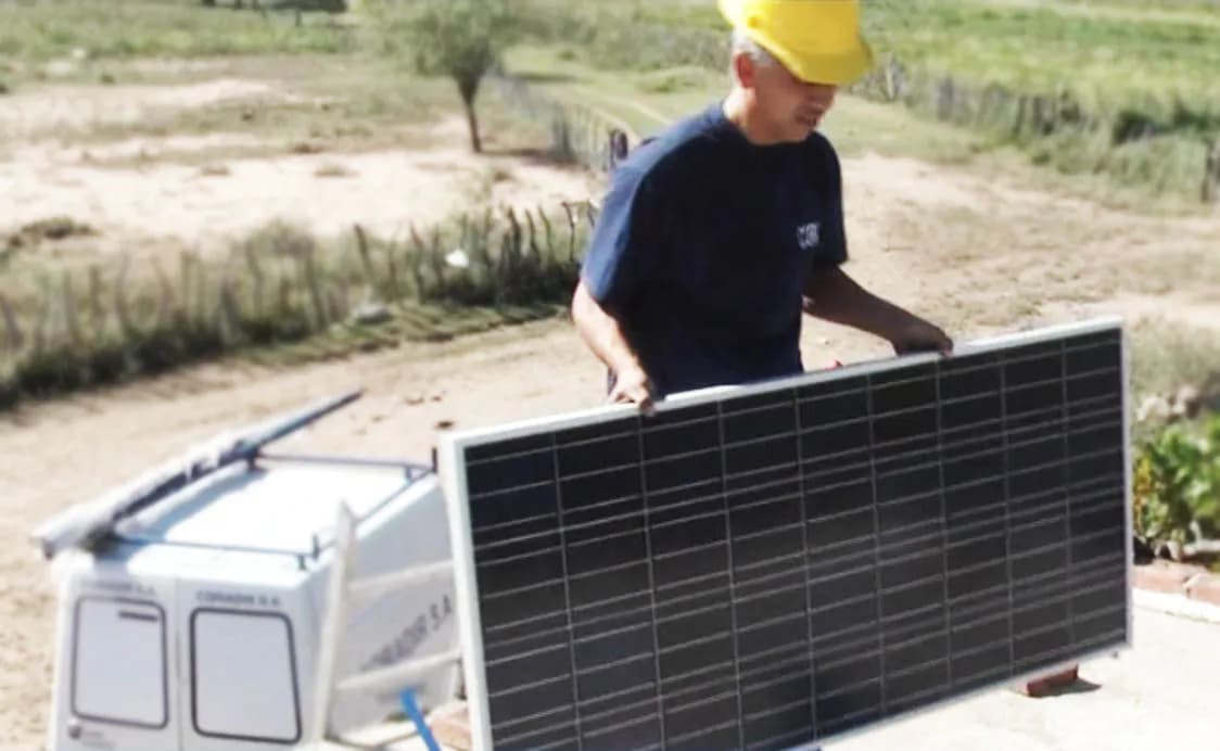 INSTALACIÓN DE PANELES SOLARES EN ZONAS RURALES DE SAN LUIS